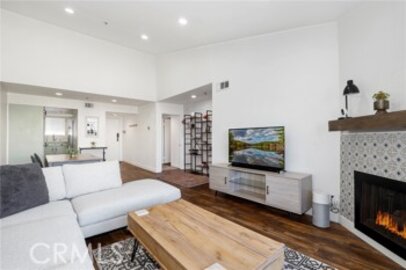 Lovely Newly Listed Parkview Reseda Condominium Located at 6545 Reseda #19