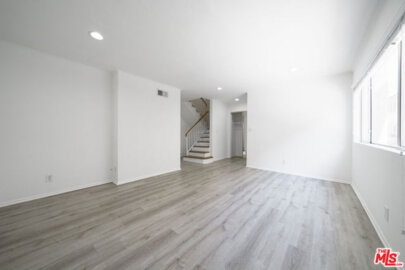 7631 Reseda Boulevard #79X Photo